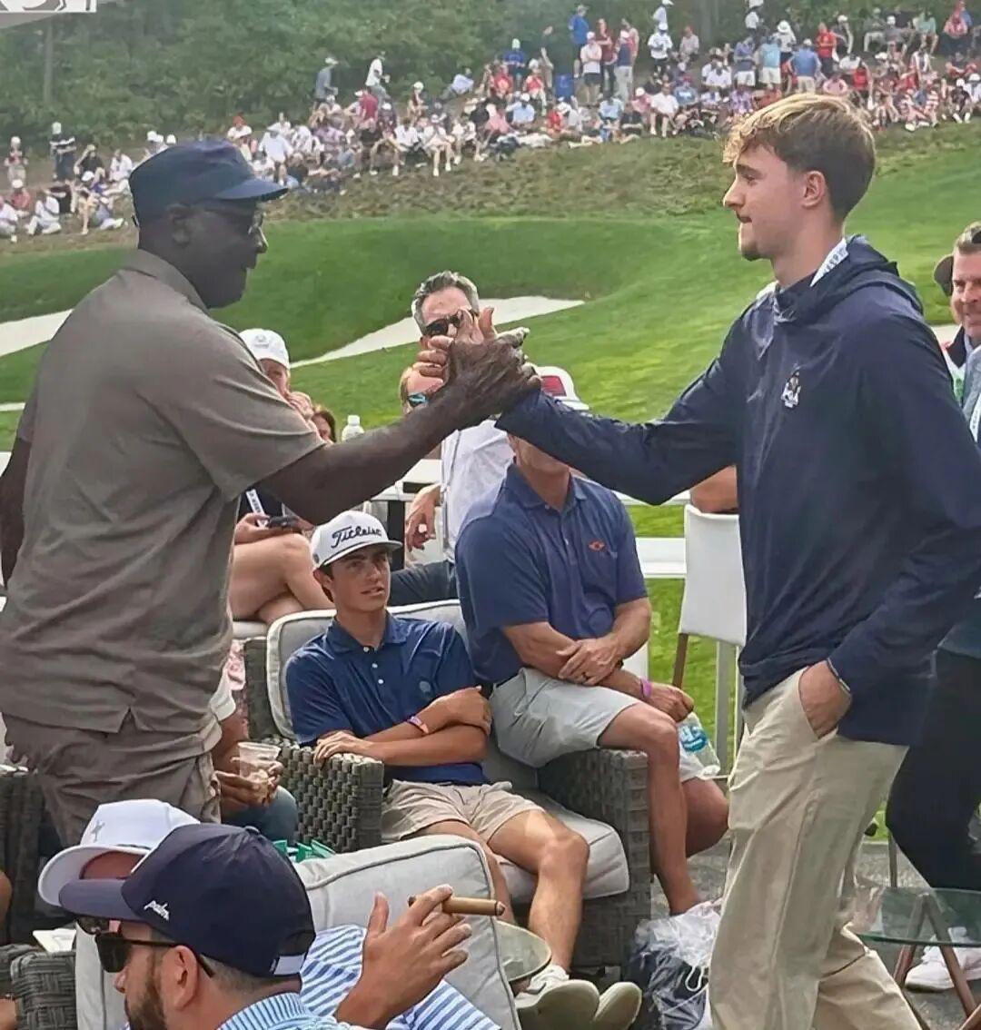 开云体育-力压乔丹！51+45+25！NBA又一现象级新秀